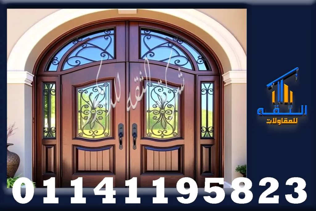 أبواب واجهات فلل خشب بتصميم أنيق يبرز فخامة المدخل الخارجي